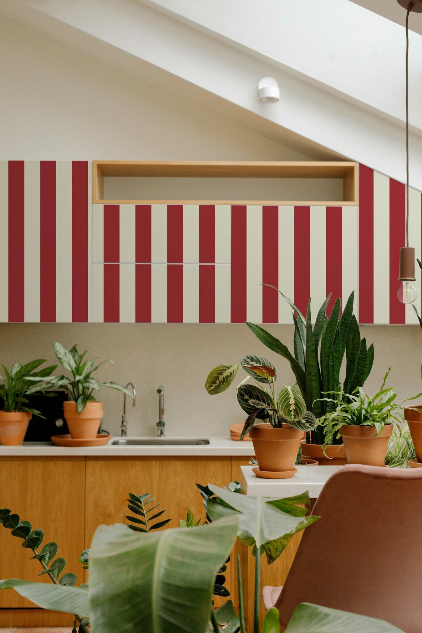 Red Vintage Stripes